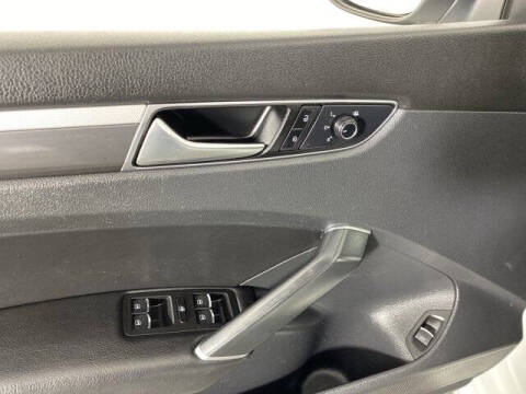 2017 Volkswagen Passat 1.8T R-Line