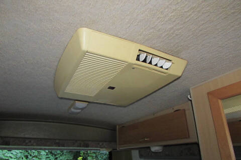 2001 Winnebago Rialta