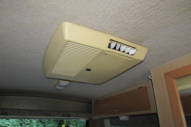 2001 Winnebago Rialta