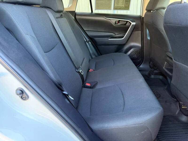 2020 Toyota RAV4 LE