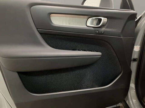 2025 Volvo XC40 B5 Plus Bright Theme