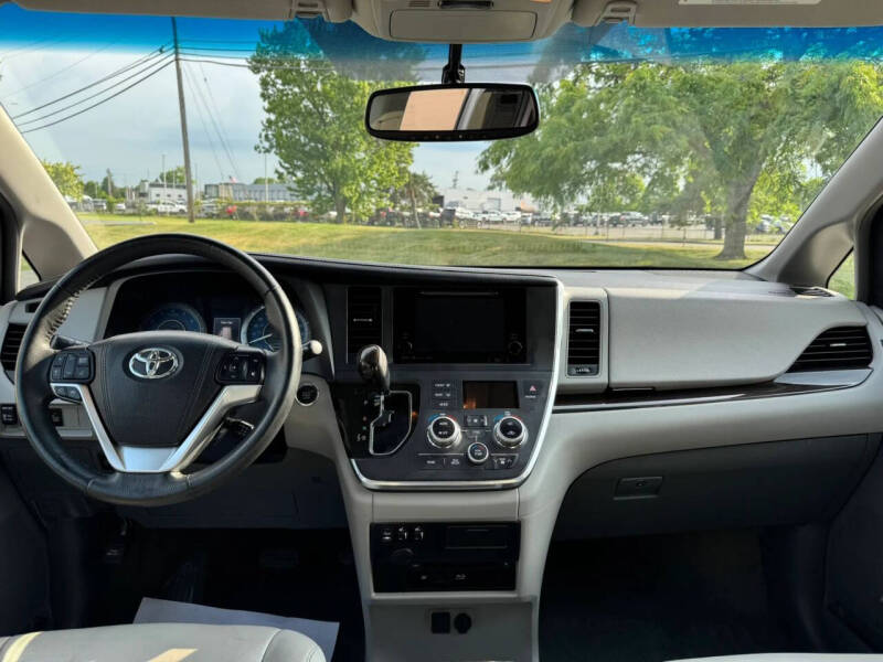2017 Toyota Sienna