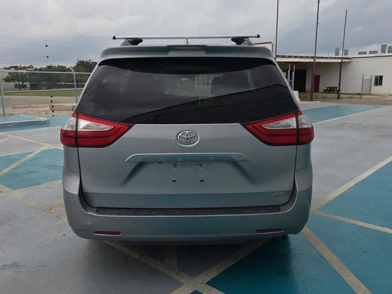 2018 Toyota Sienna XLE 8-Passenger