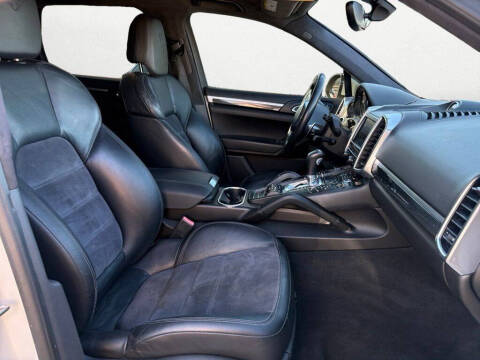 2013 Porsche Cayenne GTS