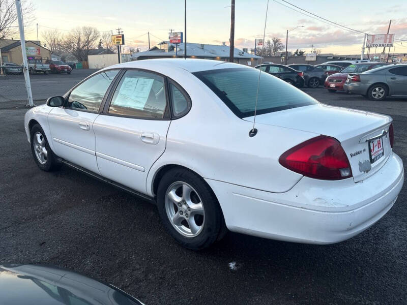 2003 Ford Taurus SE
