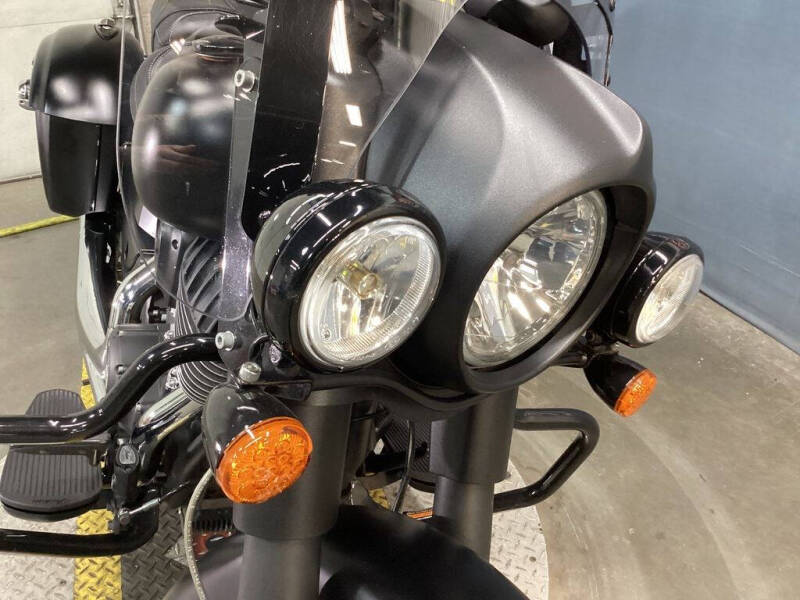 2018 Indian Springfield Dark Horse&#