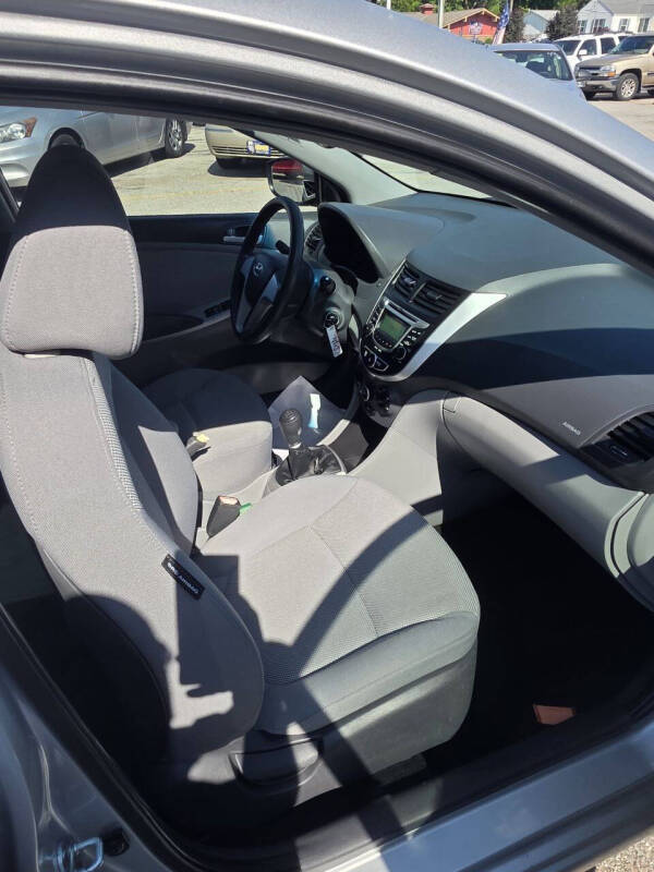 2012 Hyundai Accent GLS