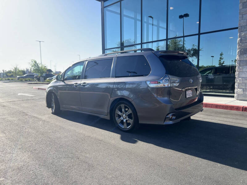 2015 Toyota Sienna SE Premium 8-Passenger