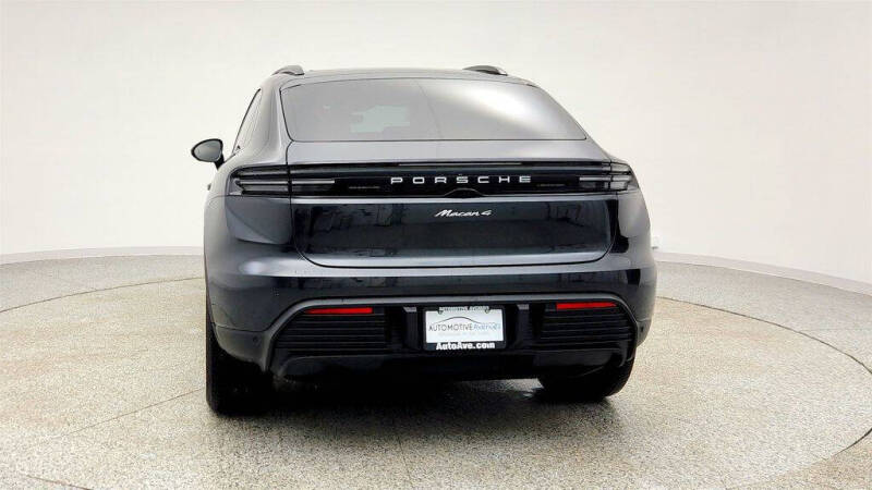 2025 Porsche Macan 4 Electric