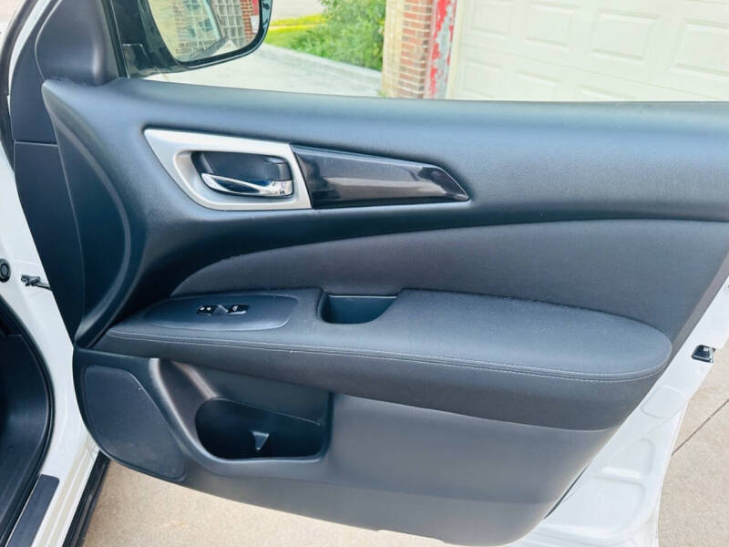 2017 Nissan Pathfinder SV