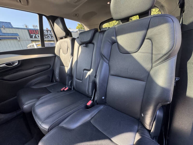 2016 Volvo XC90 T6 Momentum