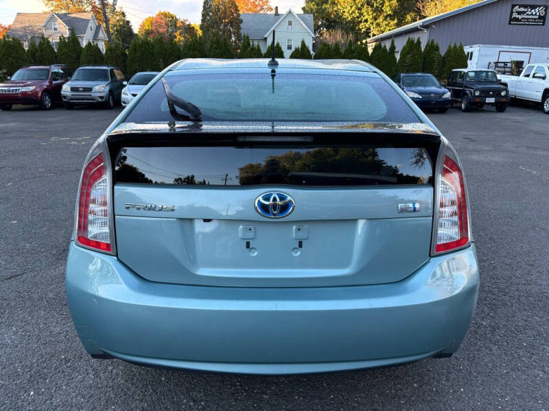 2014 Toyota Prius Three photo 4