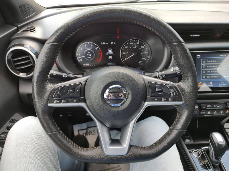 2021 Nissan Kicks SR