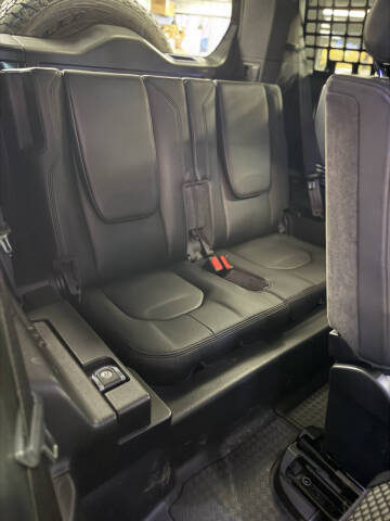 2020 Land Rover Defender 110 SE