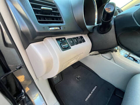 2013 Toyota Highlander SE