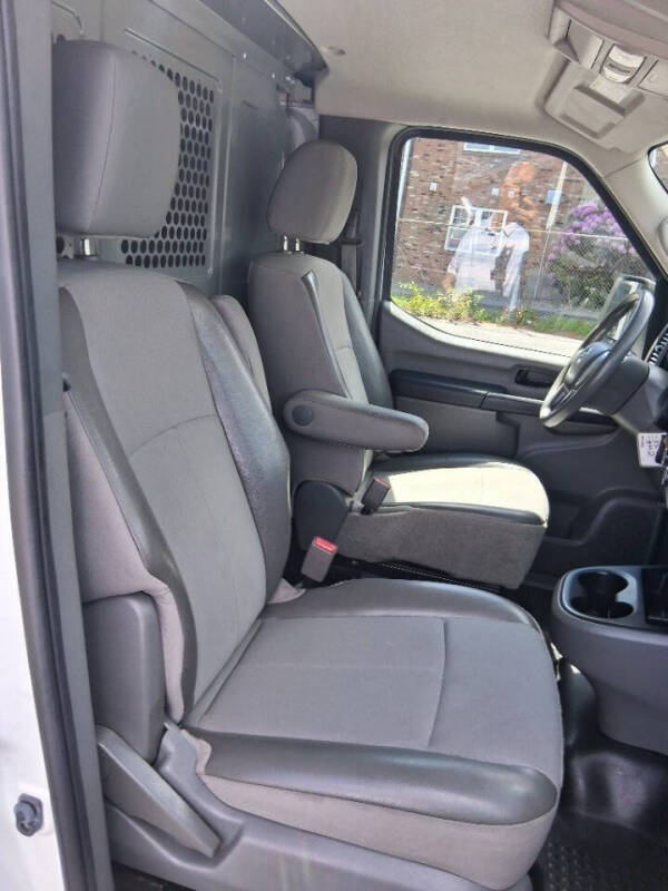 2019 Nissan NV 2500 HD SL