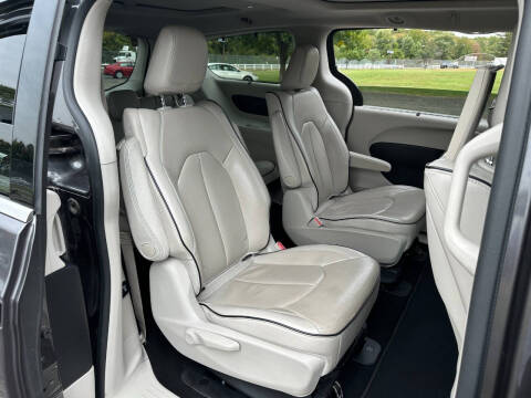 2017 Chrysler Pacifica Hybrid Platinum