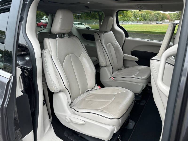 2017 Chrysler Pacifica Hybrid Platinum