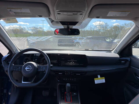 2025 Nissan Kicks SR