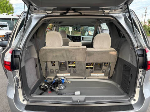 2015 Toyota Sienna LE Mobility 7-Passenger