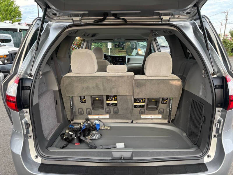 2015 Toyota Sienna LE Mobility 7-Passenger