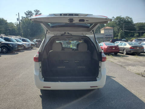 2015 Toyota Sienna LE 8-Passenger