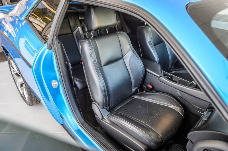 2015 Dodge Challenger SXT Plus