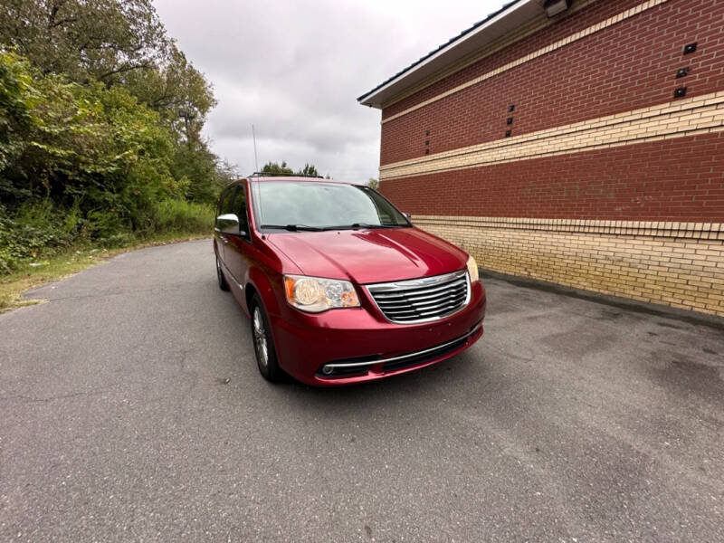 2014 Chrysler Town and Country Touring-L