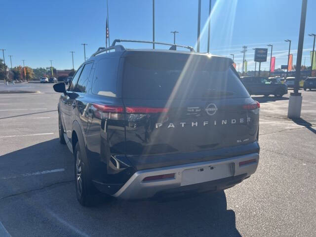 2024 Nissan Pathfinder SL