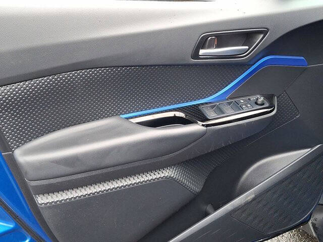 2022 Toyota C-HR XLE