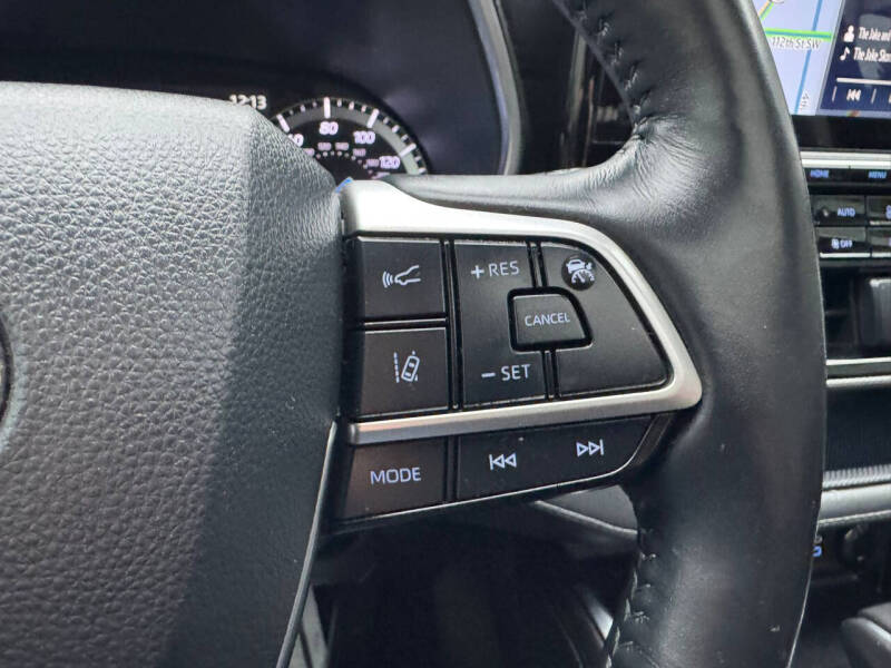 2022 Toyota Highlander Hybrid Platinum