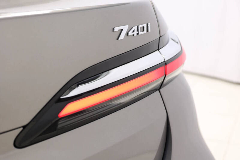 2023 BMW 7 Series 740i