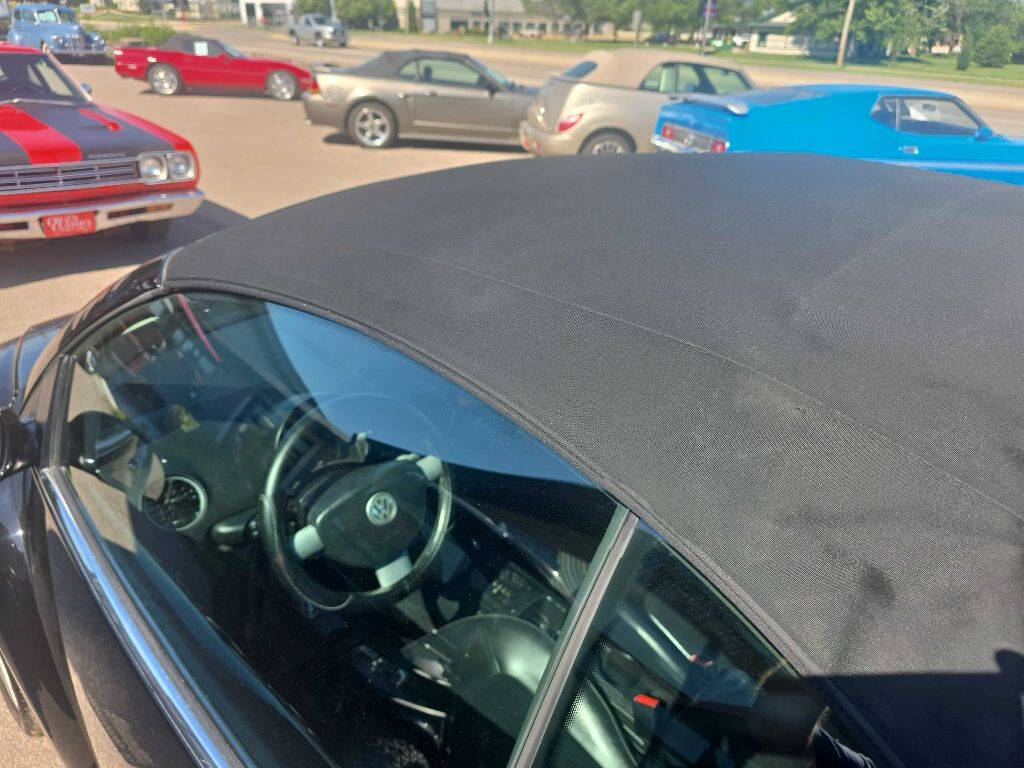 2008 Volkswagen New Beetle Convertible 11