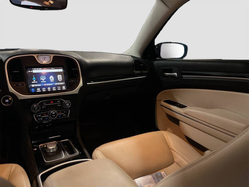 2023 Chrysler 300 Touring L