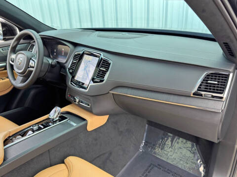 2024 Volvo XC90 Recharge T8 Ultimate Bright Theme 7P