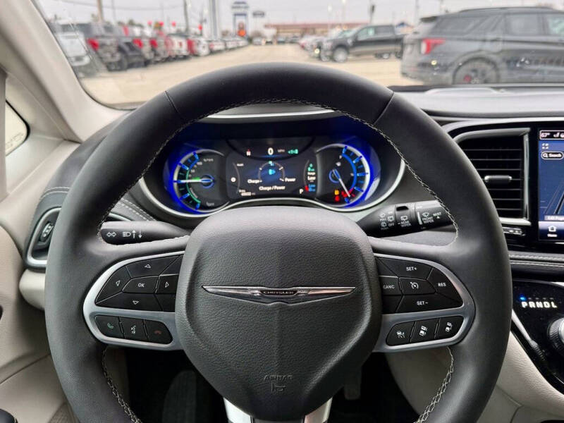 2024 Chrysler Pacifica Plug-In Hybrid Select