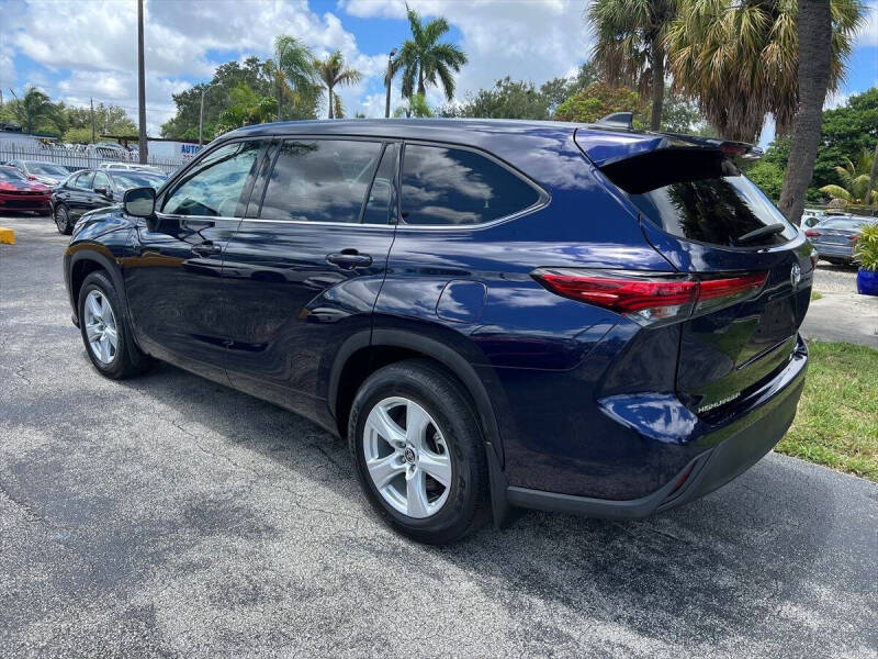 2022 Toyota Highlander LE