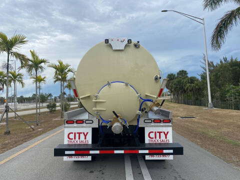 2018 Freightliner M2 106