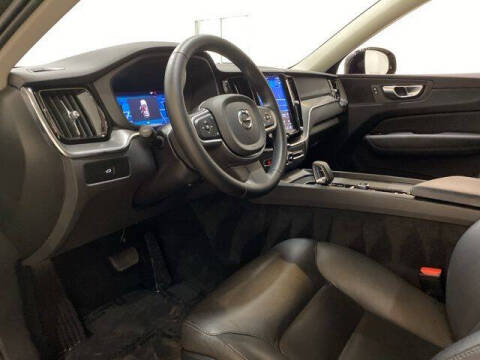 2025 Volvo XC60 B5 Core Dark Theme