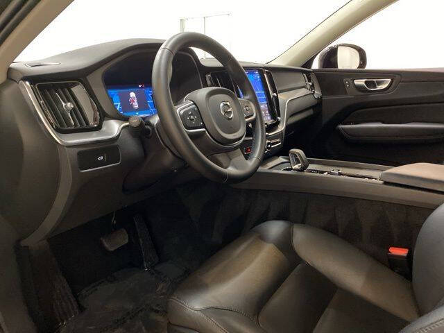 2025 Volvo XC60 B5 Core Dark Theme