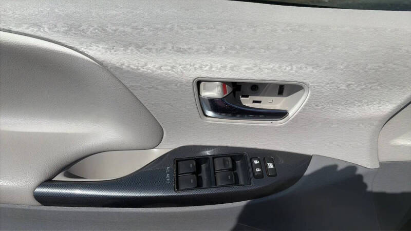 2013 Toyota Sienna SE 8-Passenger