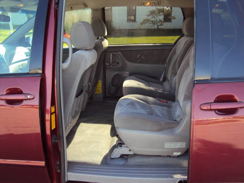 2008 Toyota Sienna LE photo 13