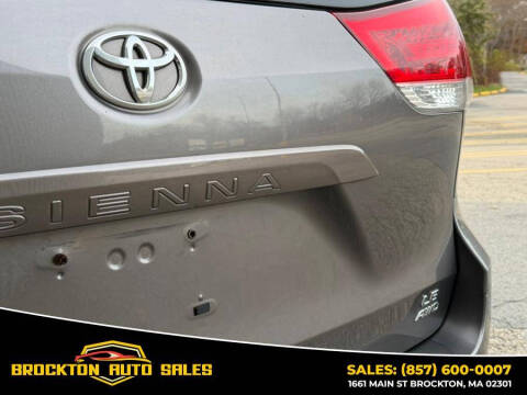 2011 Toyota Sienna LE 7-Passenger