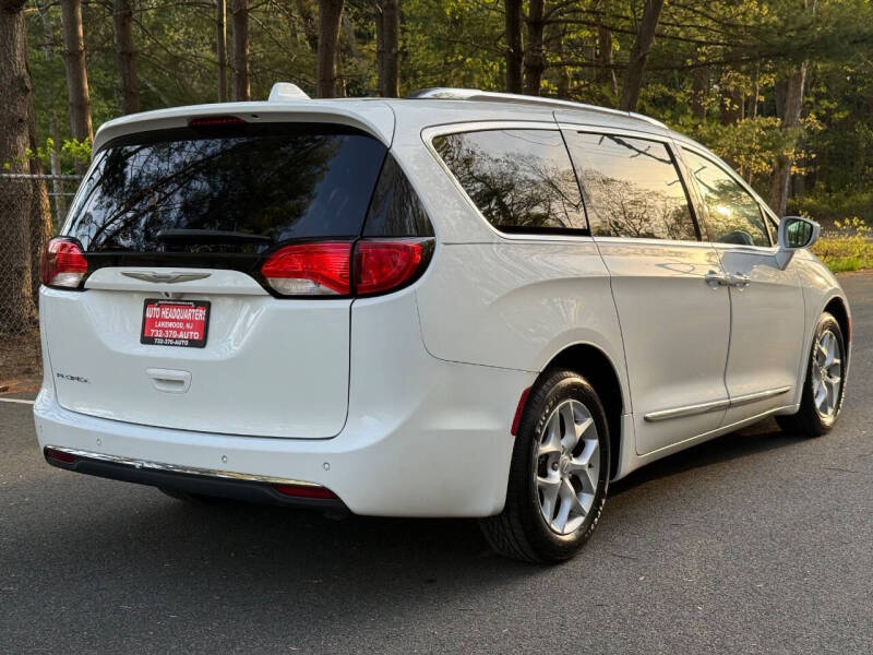 2017 Chrysler Pacifica Touring-L Plus