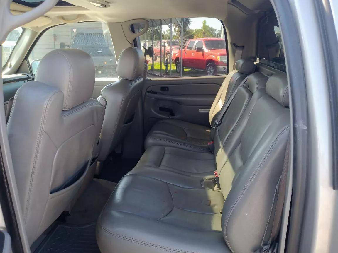 2006 Chevrolet Avalanche for sale at Outlet Auto Mall in Okeechobee, FL