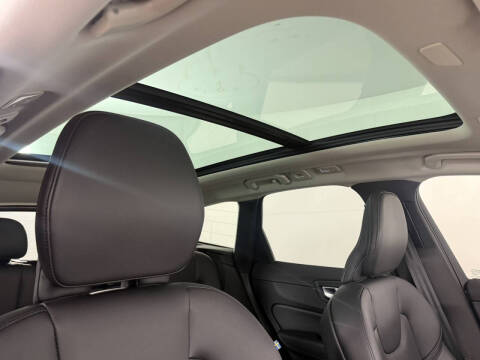 2024 Volvo XC60 B5 Core Dark Theme