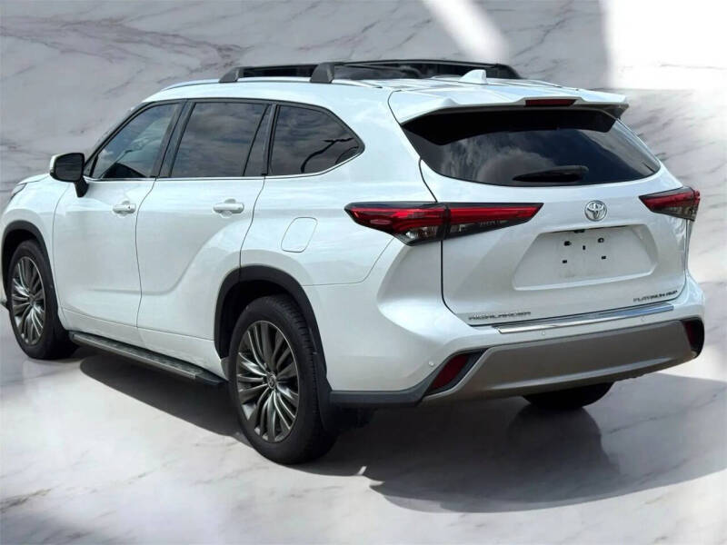 2022 Toyota Highlander Platinum