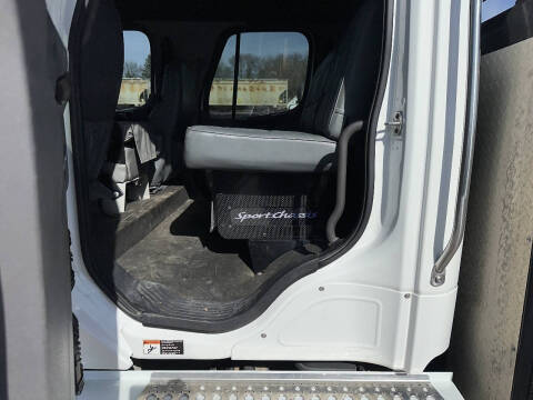 2017 Freightliner M2 106