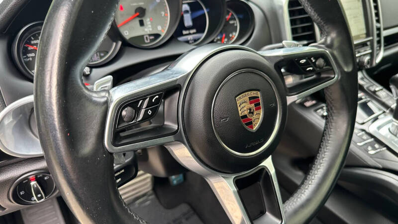 2016 Porsche Cayenne S photo 12