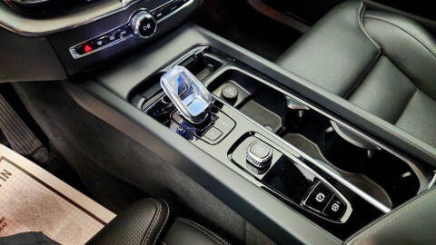 2025 Volvo XC60 B5 Ultra Black Edition